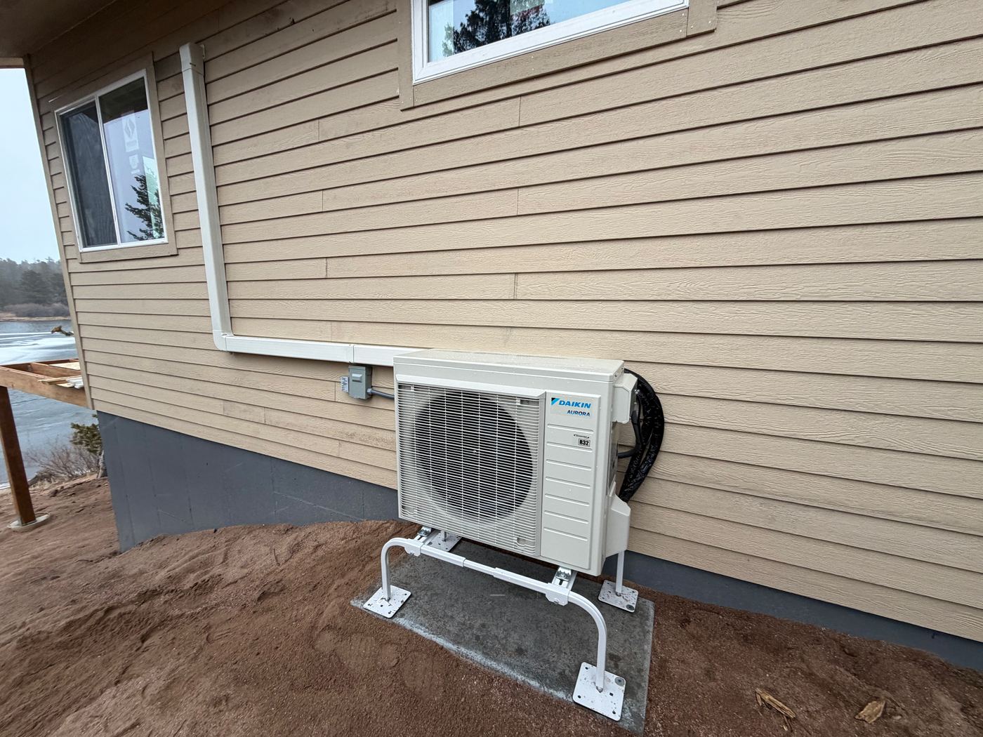 Daikin Aurora R32 mini-split at a lakeside home